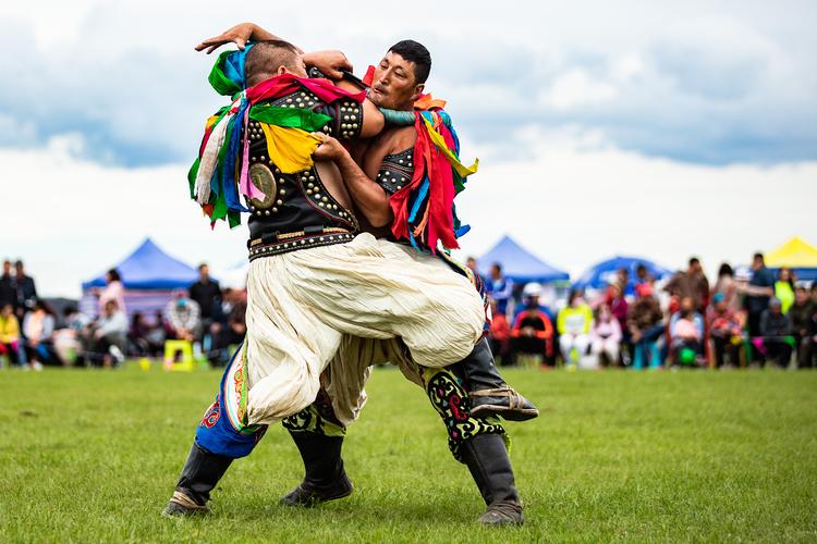 蒙古摔跤13种技法